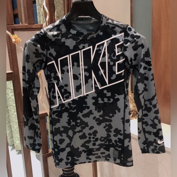 Absolutely New, Nike pro Dri-fit boys tight fit skin for active wear. - Picture 3 of 12